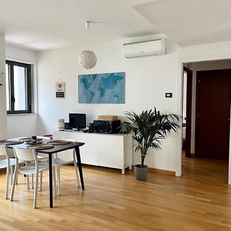 Appartamento con giardino max 6 persone sulla mm3 gialla Milano Esterno foto