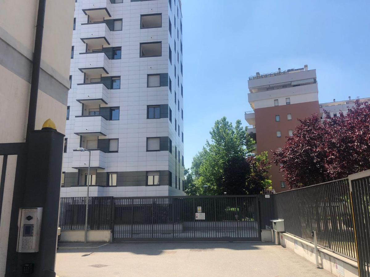 Appartamento con giardino max 6 persone sulla mm3 gialla Milano Esterno foto