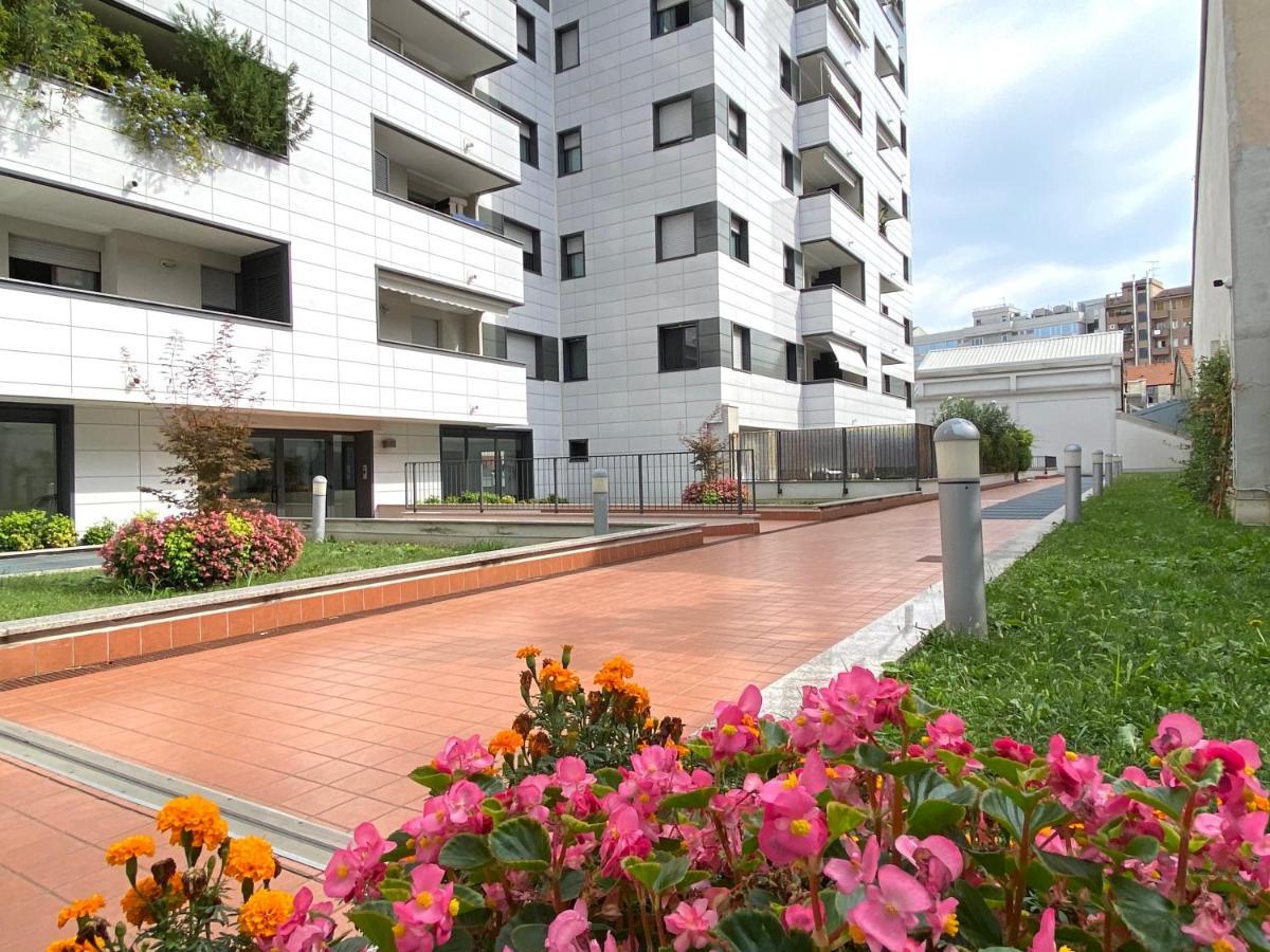 Appartamento con giardino max 6 persone sulla mm3 gialla Milano Esterno foto
