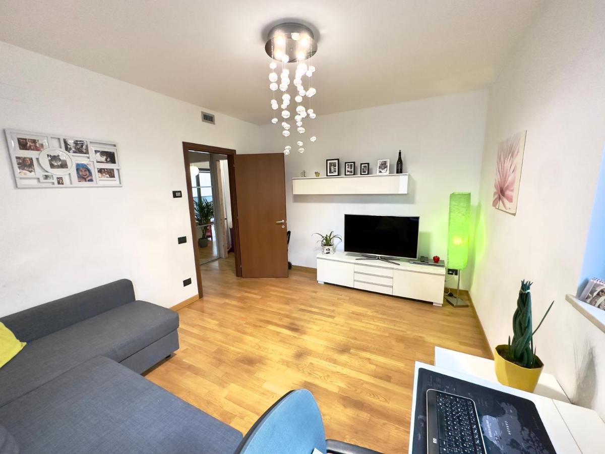 Appartamento con giardino max 6 persone sulla mm3 gialla Milano Esterno foto