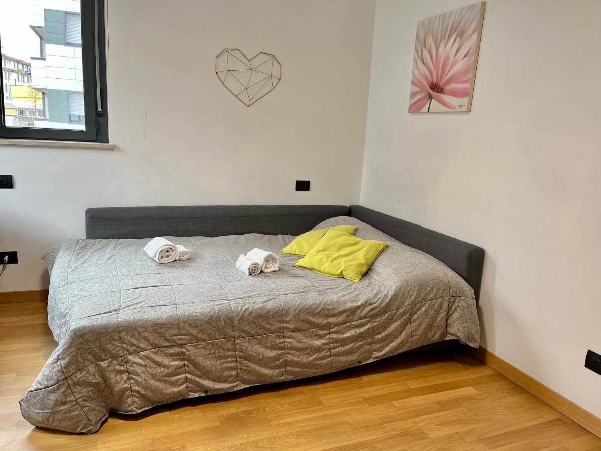Appartamento con giardino max 6 persone sulla mm3 gialla Milano Esterno foto