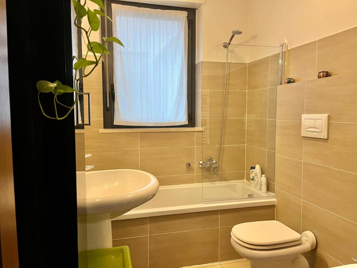 Appartamento con giardino max 6 persone sulla mm3 gialla Milano Esterno foto