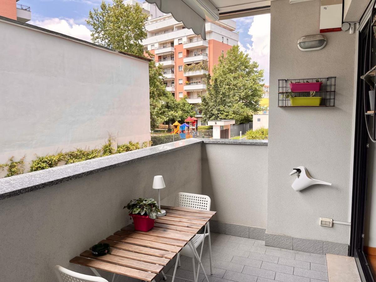 Appartamento con giardino max 6 persone sulla mm3 gialla Milano Esterno foto