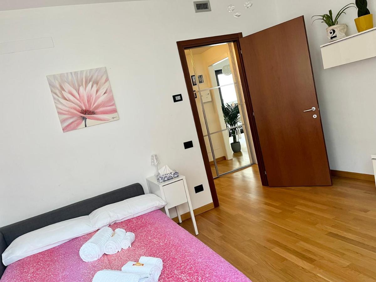 Appartamento con giardino max 6 persone sulla mm3 gialla Milano Esterno foto